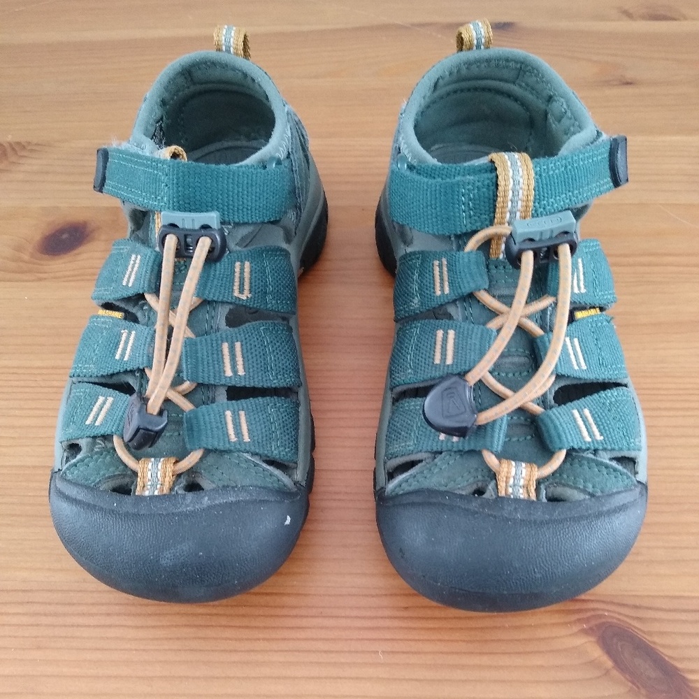 Keens boys shoes size 13